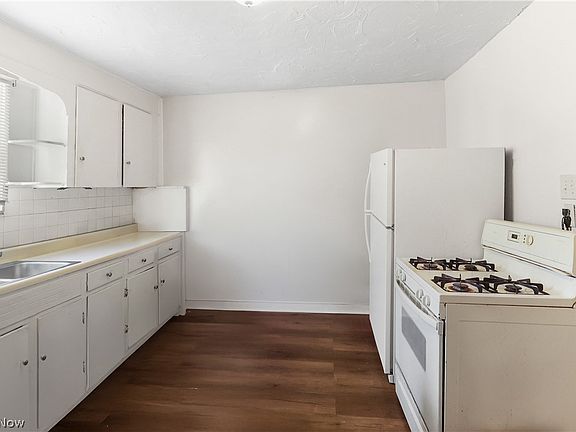 4th image of 499 Brown St