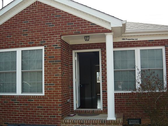 3rd image of 209 Ashkirk Ln