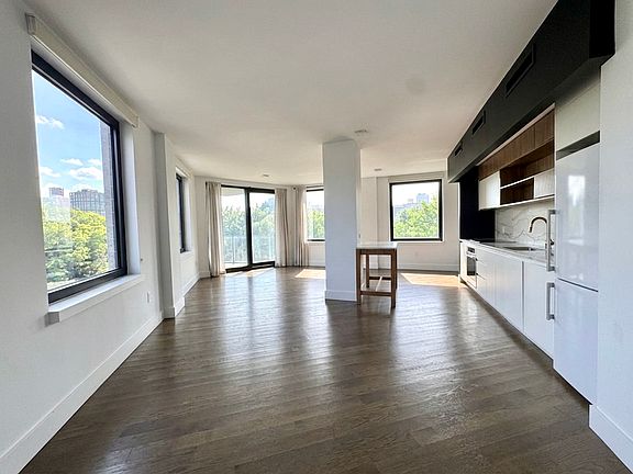 3rd image of 125 Borinquen Pl APT 401
