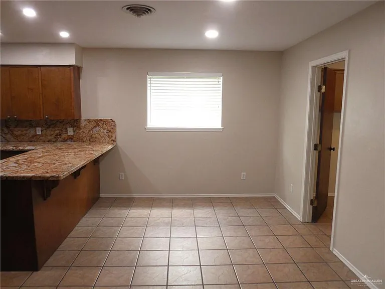 118 E Iris Ave — Photo 11