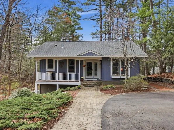 104 S Shore Dr, Sturbridge, MA 01566