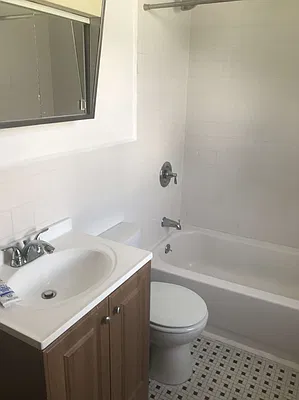 Rented by Zikos Realty Services | media 18