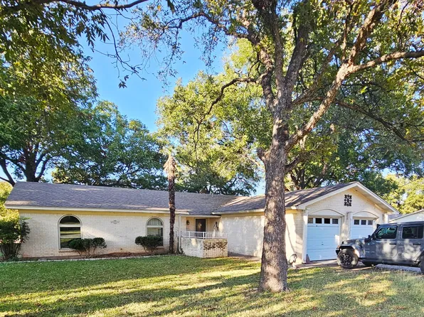311 Casas Del Sur St, Granbury, TX 76049