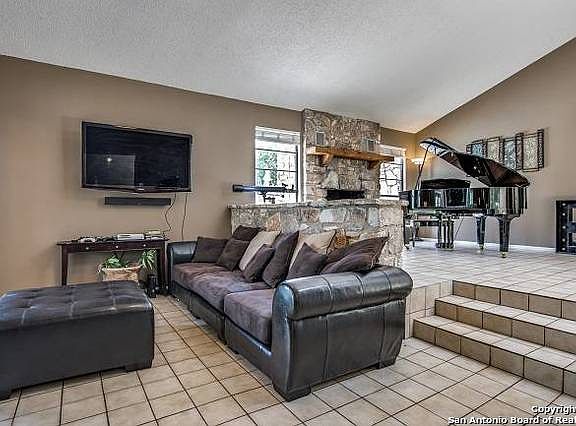 5th image of 4027 Summer Breeze Ln