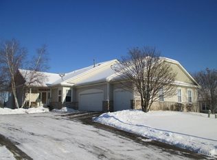 492 Holly Ln N, Oakdale, MN 55128