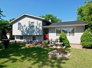 372 Greenview Dr, Park City, IL 60085