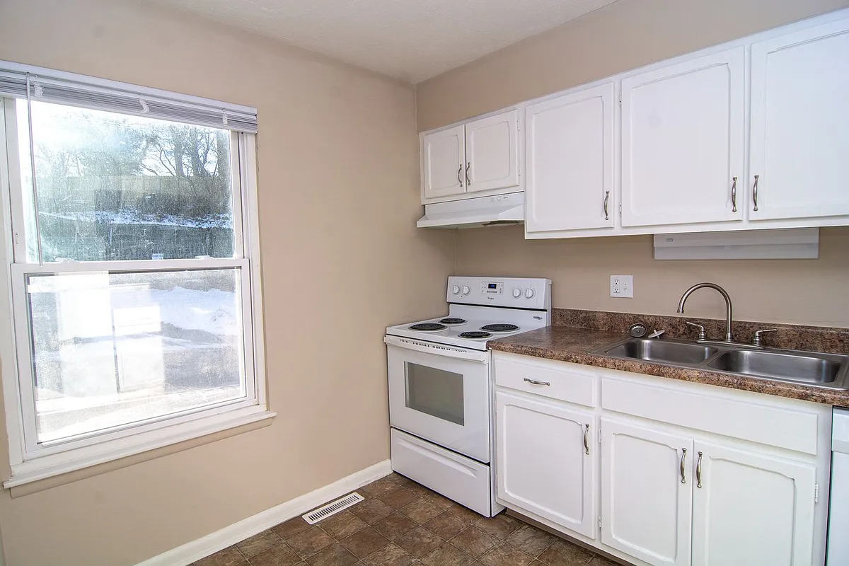 Building Photo - Whispering Pines Townhomes