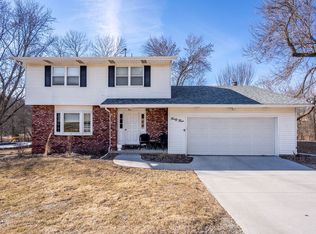44 Rainbow Dr, Bettendorf, IA 52722
