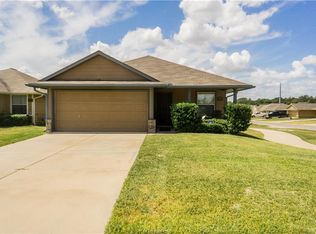 1297 Cottage Grove Cir, Bryan, TX 77801