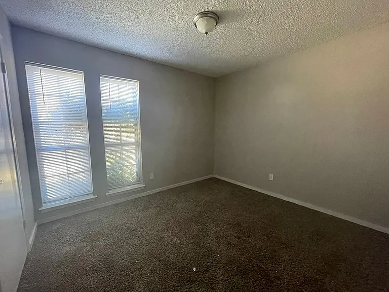 6840 Margaret Dr — Photo 13