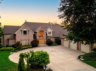 6202 Crow Valley Dr, Bettendorf, IA 52722