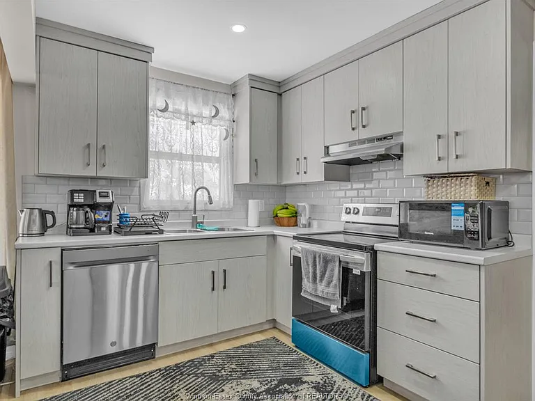 2450 McKay Ave — Photo 17