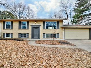 914 Broadhurst Dr, Ballwin, MO 63021