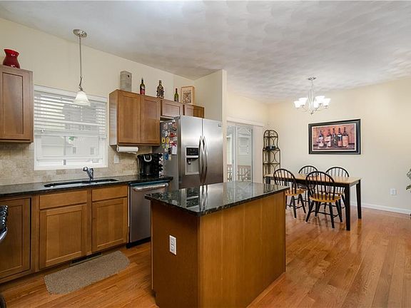 4th image of 317 Norwood Ave