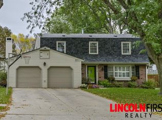 1712 Devoe Dr, Lincoln, NE 68506