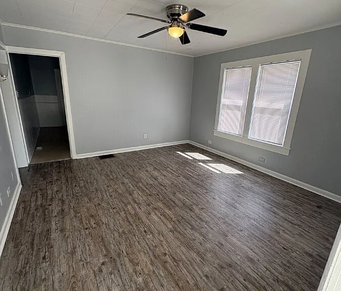 220 E Gladys St — Photo 3