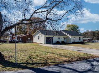 3520 20th Ave NE, Hickory, NC 28601