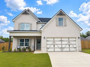 16 Quail Run Ct, Smiths Station, AL 36877