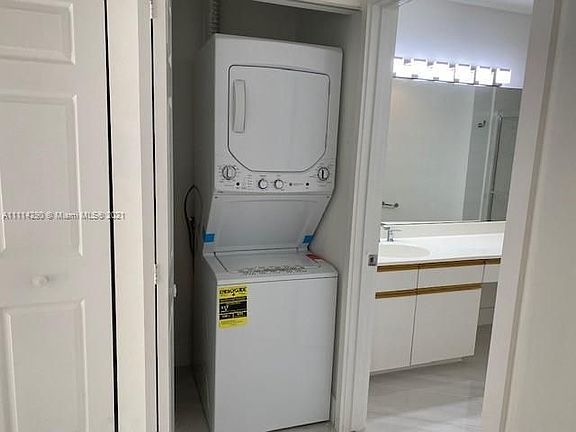 3rd image of 3530 Mystic Pointe Dr APT 111