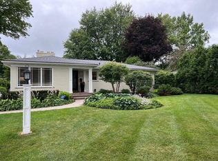 152 Bassett Pl, Bloomfield Hills, MI 48301