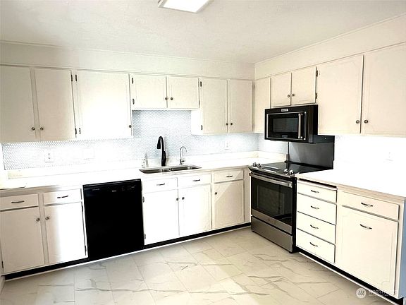 5th image of 2034 Glen Erin Drive