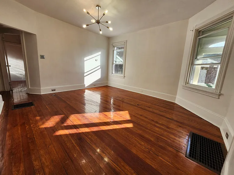 213 Lippincott Ave — Photo 4