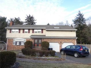 2 Renee Ct, Edison, NJ 08820