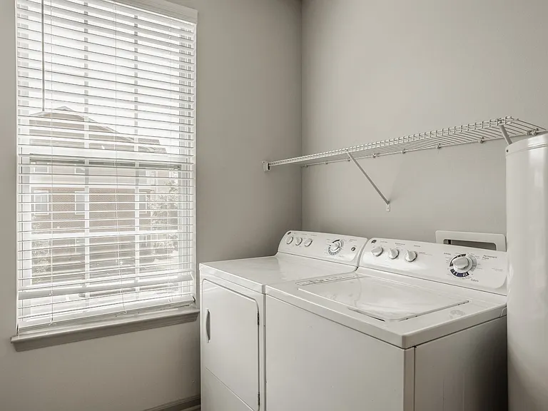 The Avenue at Polaris Apartments — Photo 19