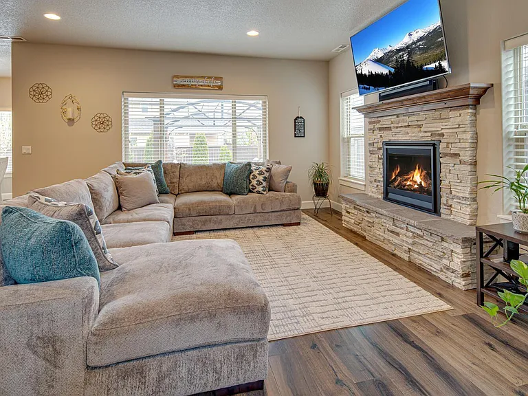 3012 NE Flagstone Ave — Photo 5