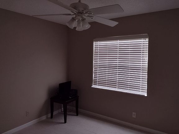 4th image of 4265 NE 27th Ct