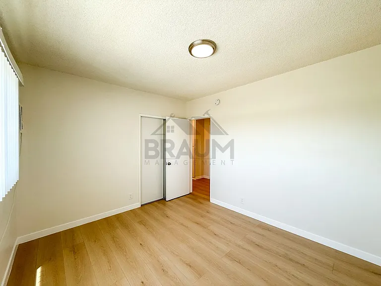 13129 OXNARD ST. — Photo 41