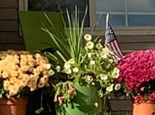 720 Tree Top Trl, Charlotte, MI 48813