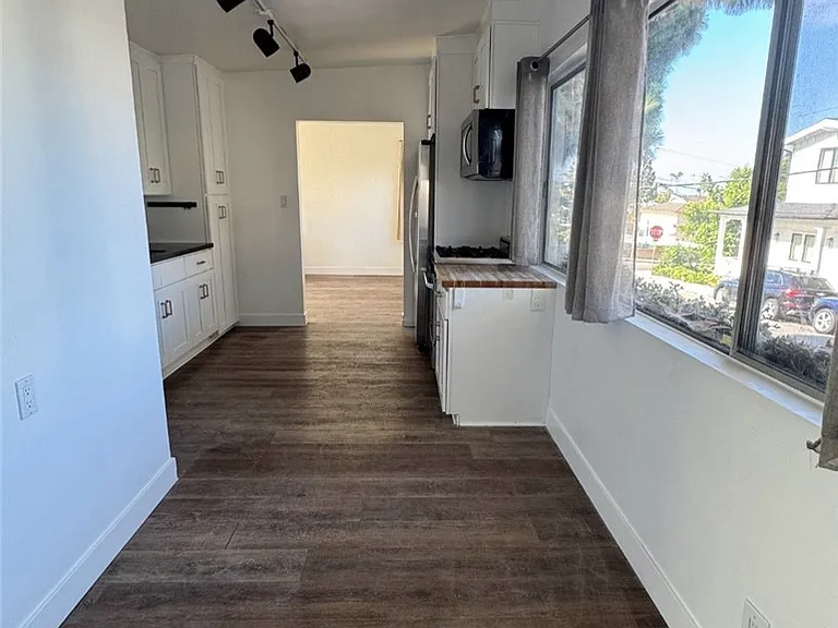 919 N Herrin St — Photo 10