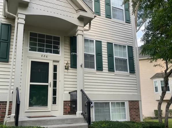 886 Essex Cir, Grayslake, IL 60030