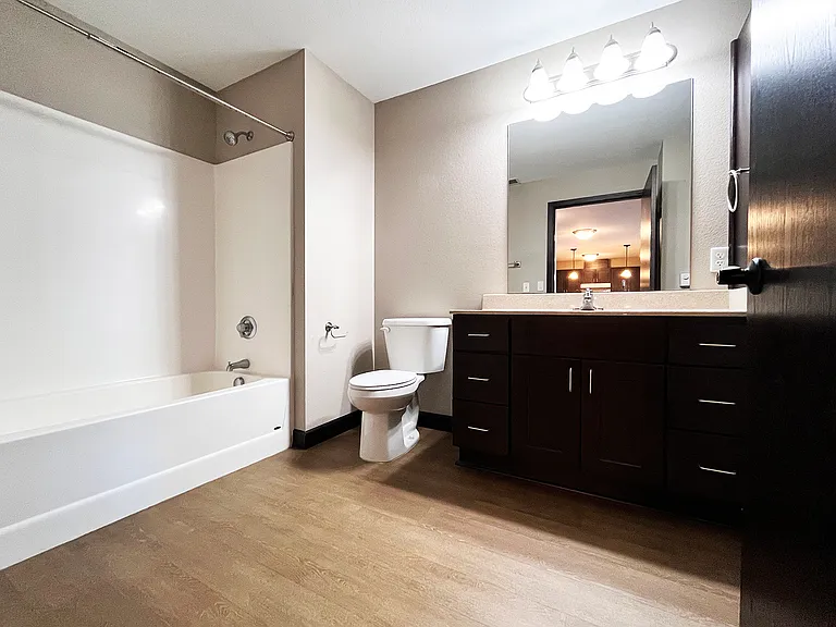 Grand Terrace Apartments — Photo 10