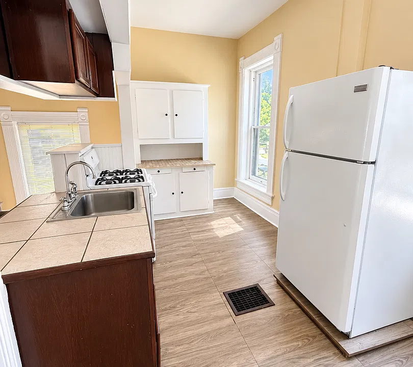 BS - 618 N 40th St