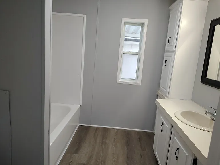 2000 Grand Ave — Photo 13
