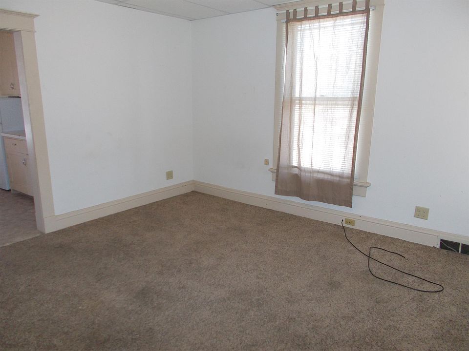 2nd image of 722 W Charles St APT 5