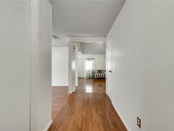 5th image of 722 Ravencroft Dr