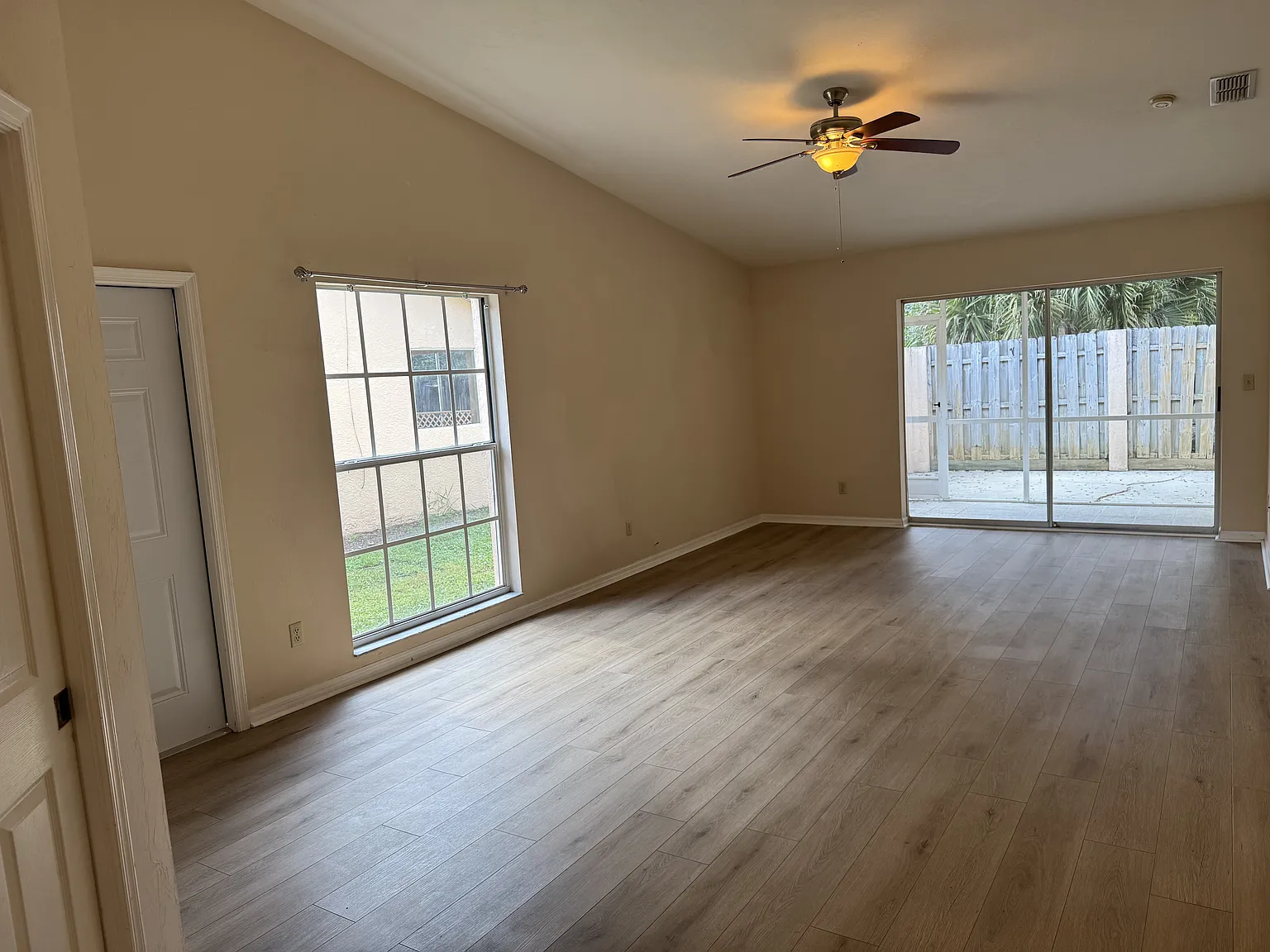 12303 Londonderry Ln — Photo 2