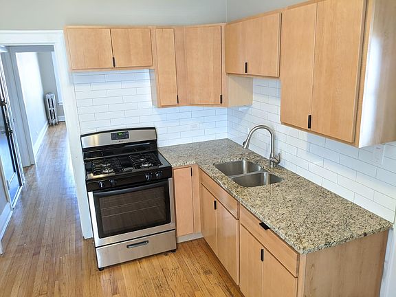 4th image of 5023 N Rockwell St