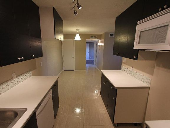4th image of 625 E Marilyn Ave APT A