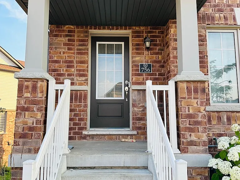 756 Linden Dr — Photo 3
