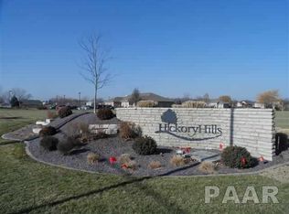 228 Dogwood Ln, Pekin, IL 61554