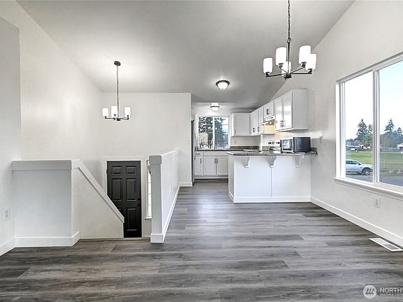 3rd image of 8823 18th Avenue E
