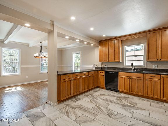 4th image of 847 W Clubhouse Dr