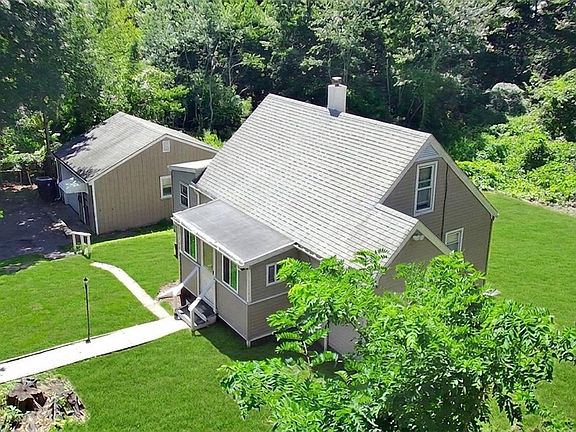 3rd image of 21 Narragansett Rd