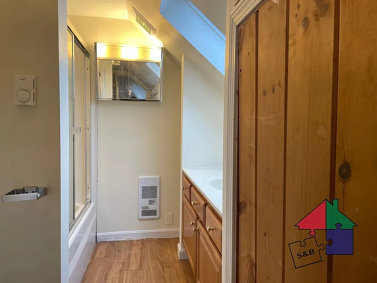 233 N Main St — Photo 5