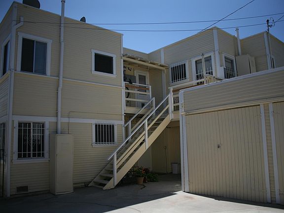 4th image of 1627 E Broadway