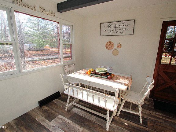4th image of 15860 Pretty Lake Dr